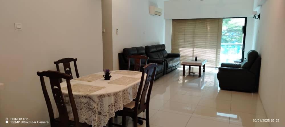 K. Riverfront Apartment Ипох Номер фото